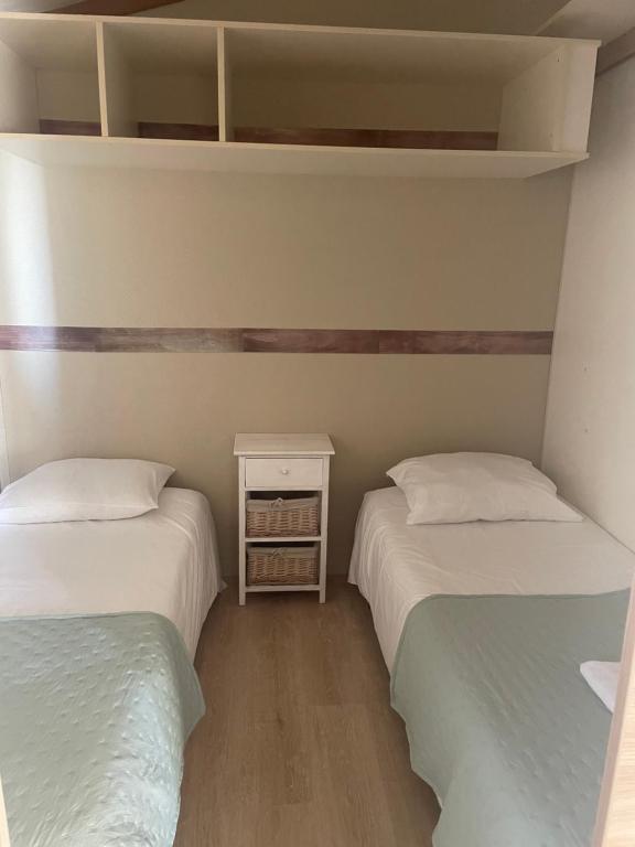 Postel nebo postele na pokoji v ubytování les chalets de la Residence A Santa Trinita
