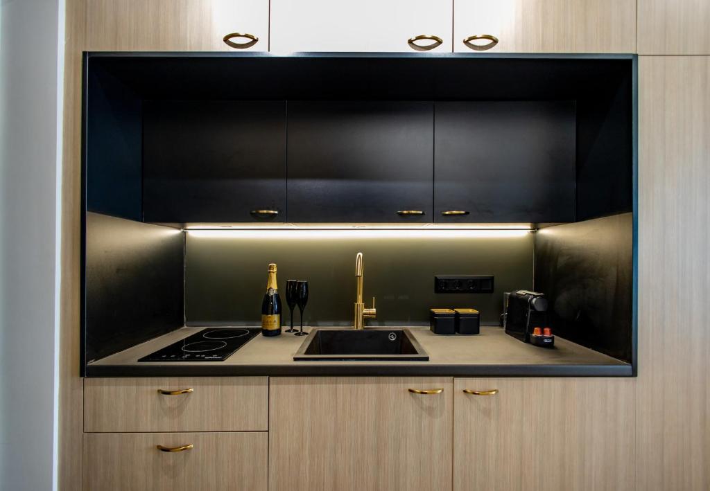 Triple A - Prime Location - Between Monastiraki & Syntagma Square-FREE Parking! - Resim 25