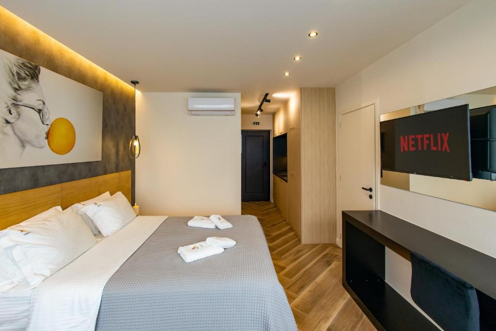 Triple A - Prime Location - Between Monastiraki & Syntagma Square-FREE Parking! - Resim 27