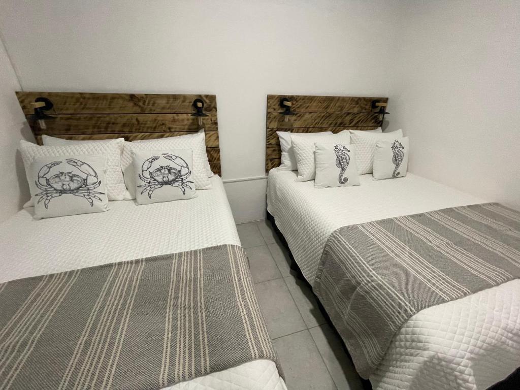 Ένα ή περισσότερα κρεβάτια σε δωμάτιο στο The Cabins