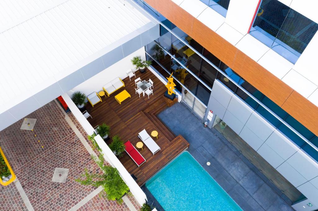 an overhead view of a building with a pool at Metria Hotel in León