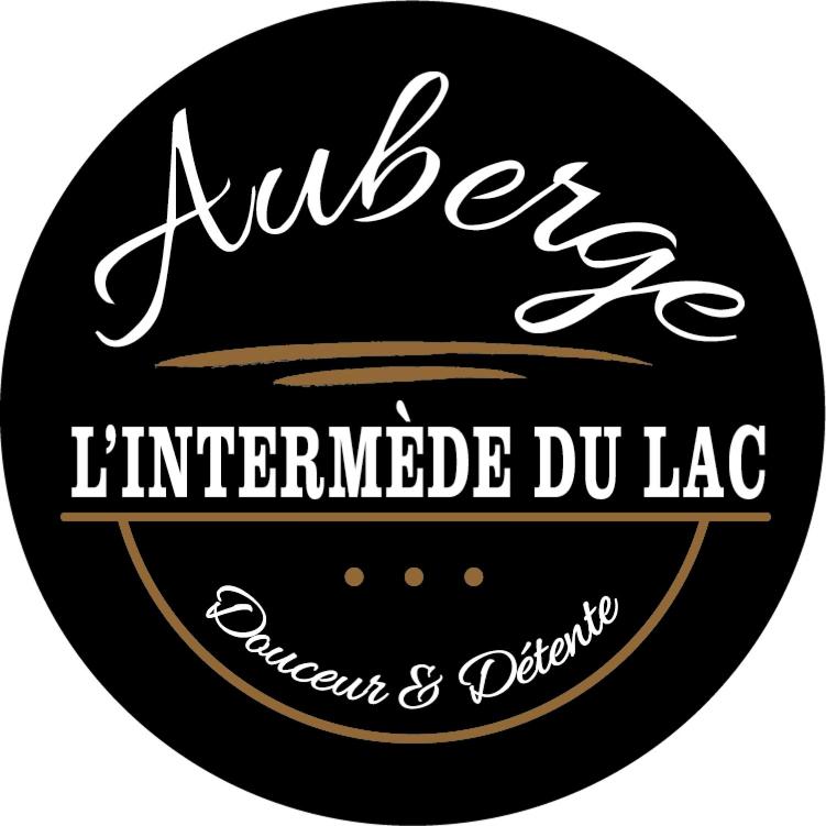 a sign for alders little needed dolag with a black label at Auberge l'Intermède du lac in Disraeli