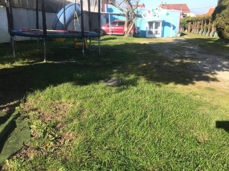 Vonkajšia záhrada v ubytovaní Apartamento vacacional en O Grove