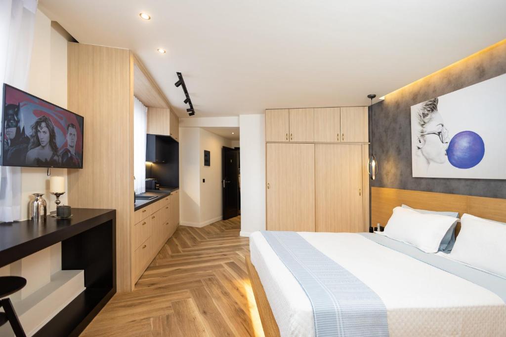 Triple A - Prime Location - Between Monastiraki & Syntagma Square-FREE Parking! - Resim 16