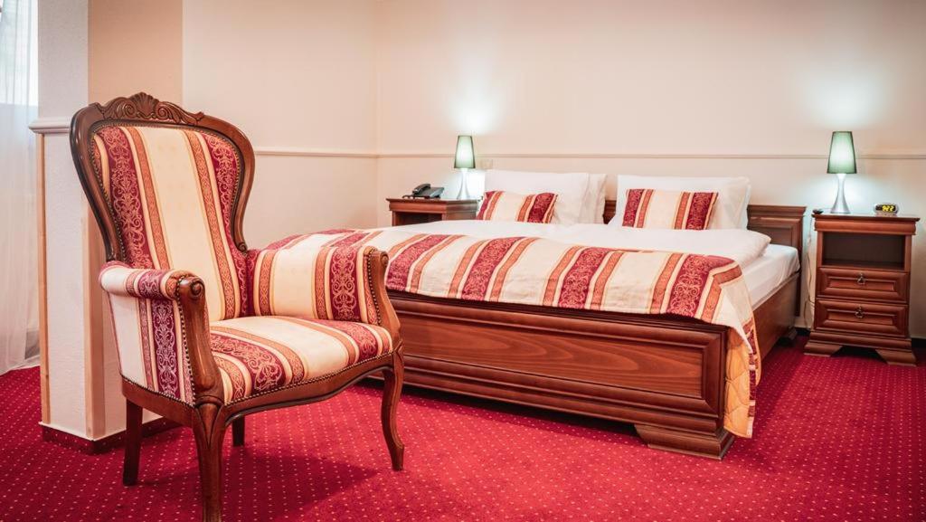 Hotel Capital with private wellness - Resim 45