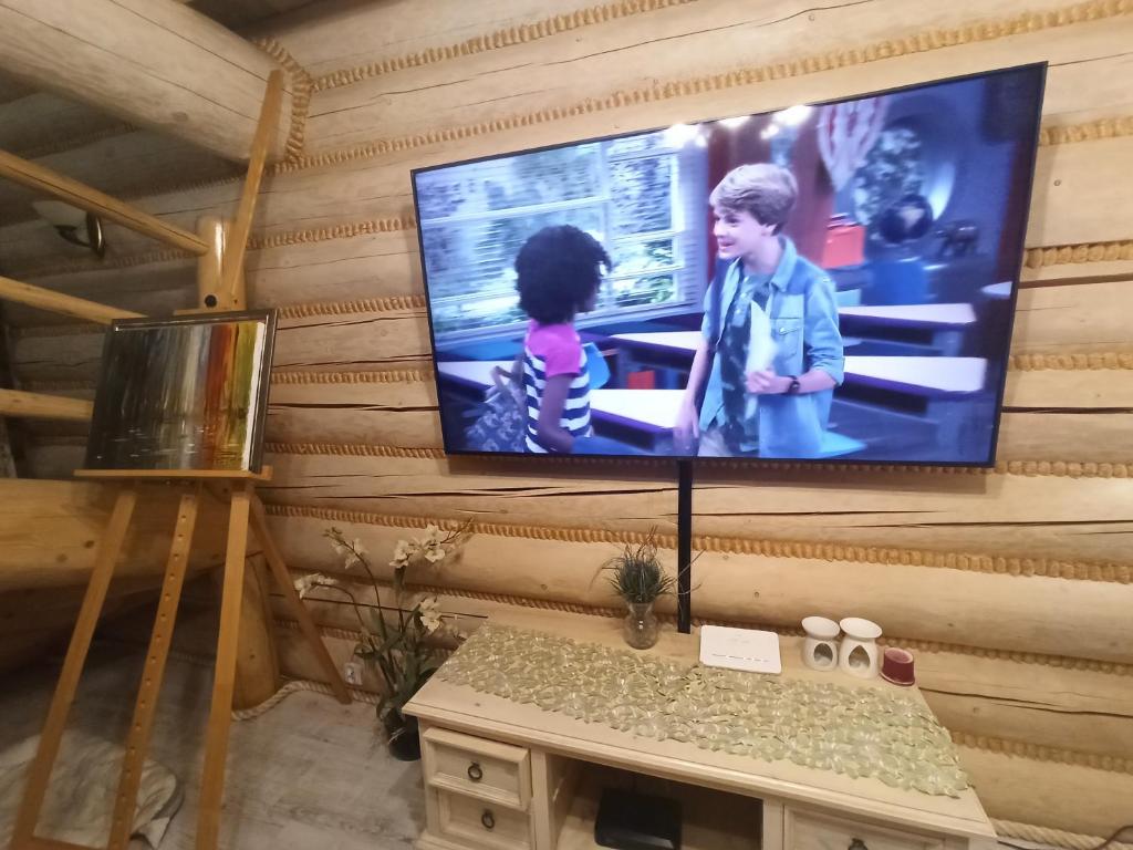 Televízia a/alebo spoločenská miestnosť v ubytovaní Willa Siemianówka - Sauna, Jacuzzi