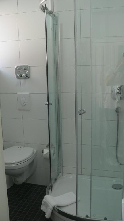 Pension Bad Soden / Apartment and Rooms - 带私人浴室的双人间