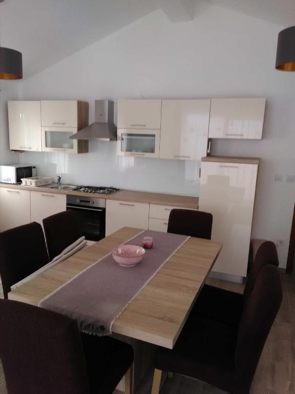 Kuchyňa alebo kuchynka v ubytovaní Apartman Periska
