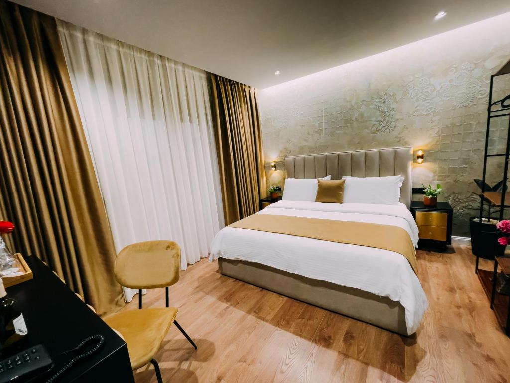 Postel nebo postele na pokoji v ubytování Imperator Hotel