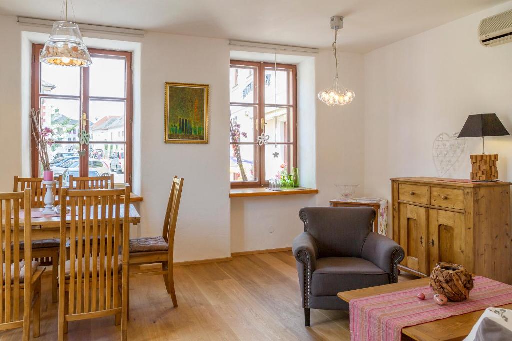 Posezení v ubytování unser rosa Haus für Sie