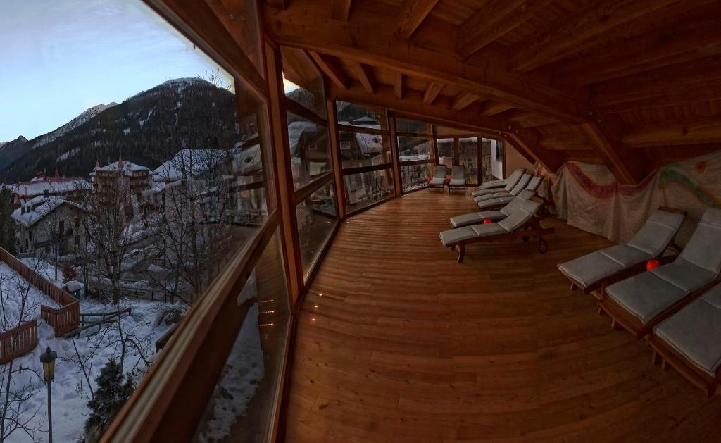 Nespecifikovaný výhled na hory nebo výhled na hory při pohledu z hotelu