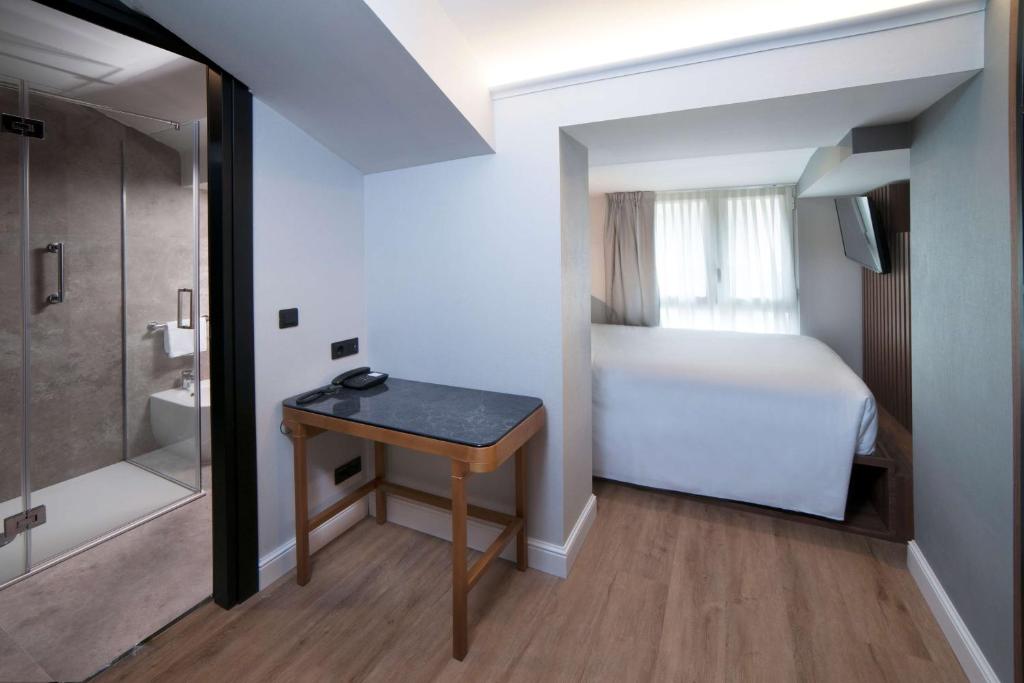 Postel nebo postele na pokoji v ubytování Radisson Blu GHR Rome