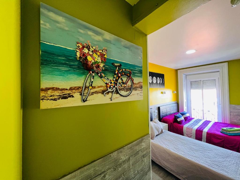 Giường trong phòng chung tại Hostal Numancia