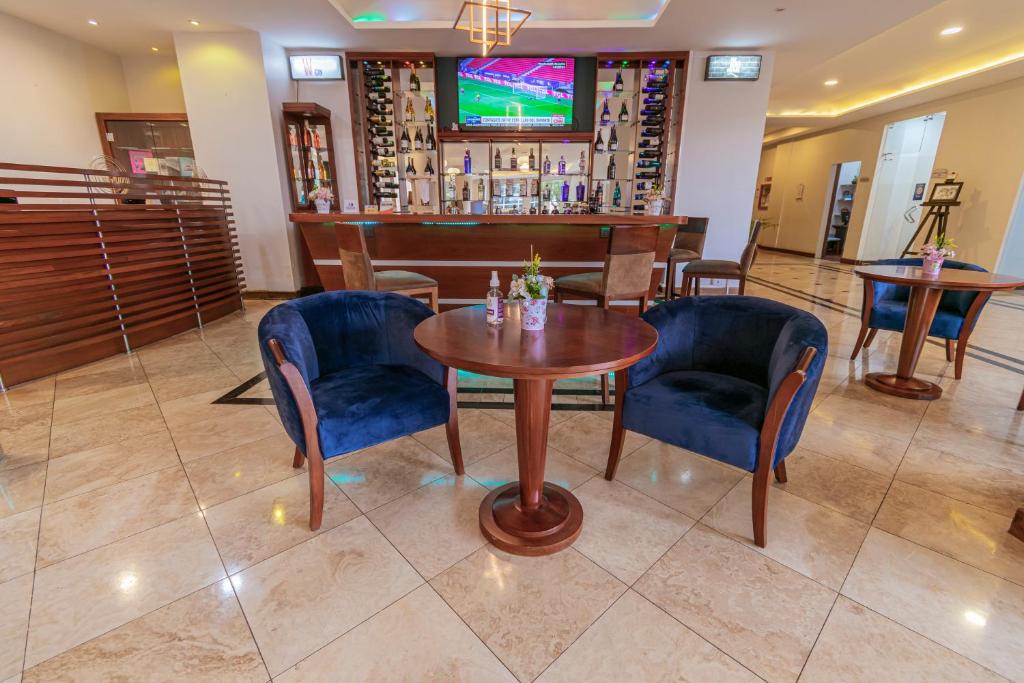 TV a/nebo společenská místnost v ubytování Sonesta Hotel Loja