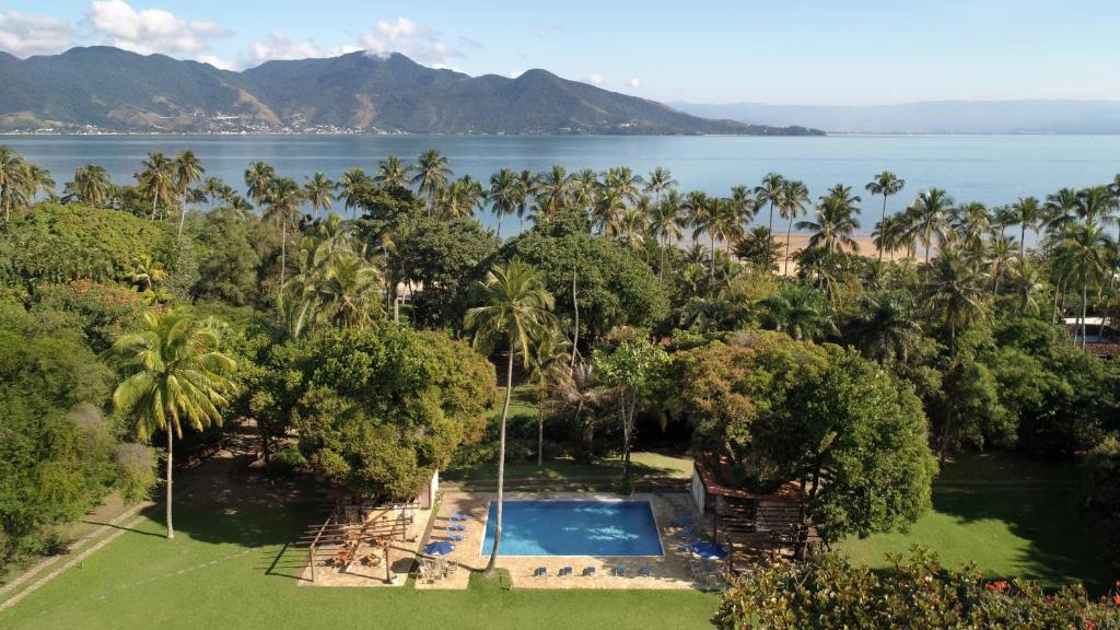 an aerial view of a resort with a swimming pool at Vila Siriúba Hotel in Ilhabela