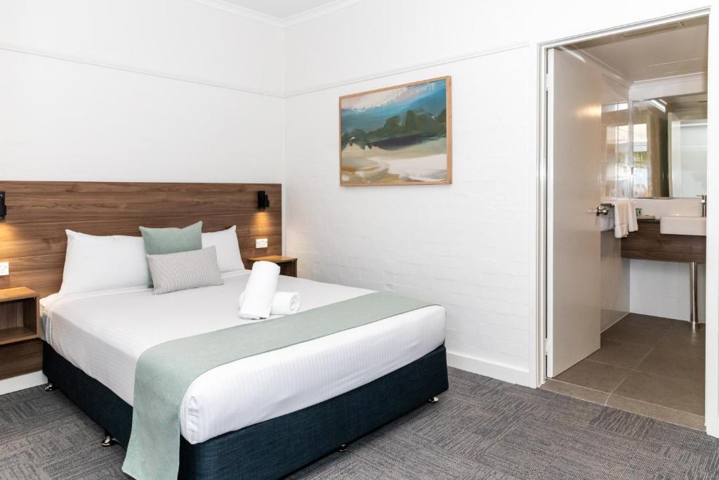 Säng eller sängar i ett rum på Salisbury Hotel Motel