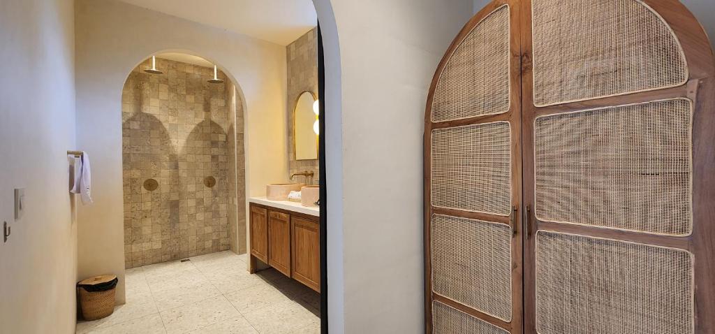 Kamar mandi di Tiu Oasis Lombok