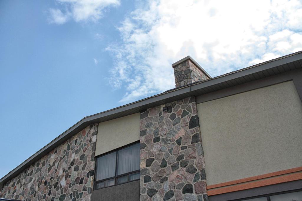 a building with a chimney on top of it at Stonecroft Inn in Windsor