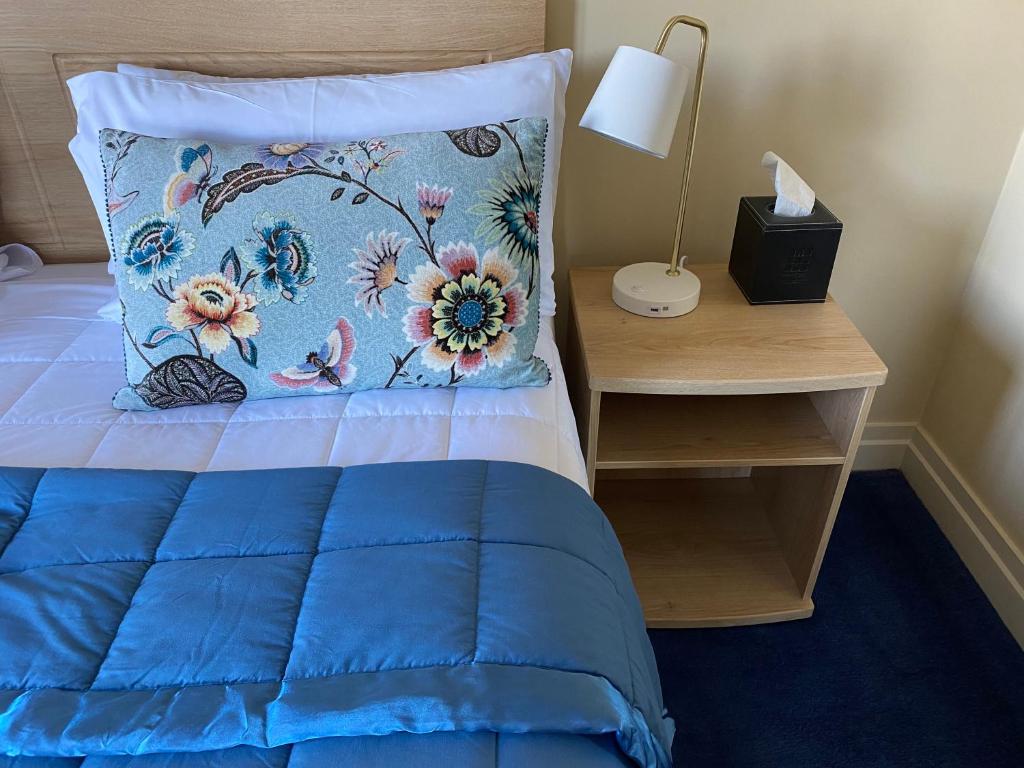 Postel nebo postele na pokoji v ubytování Motel On York