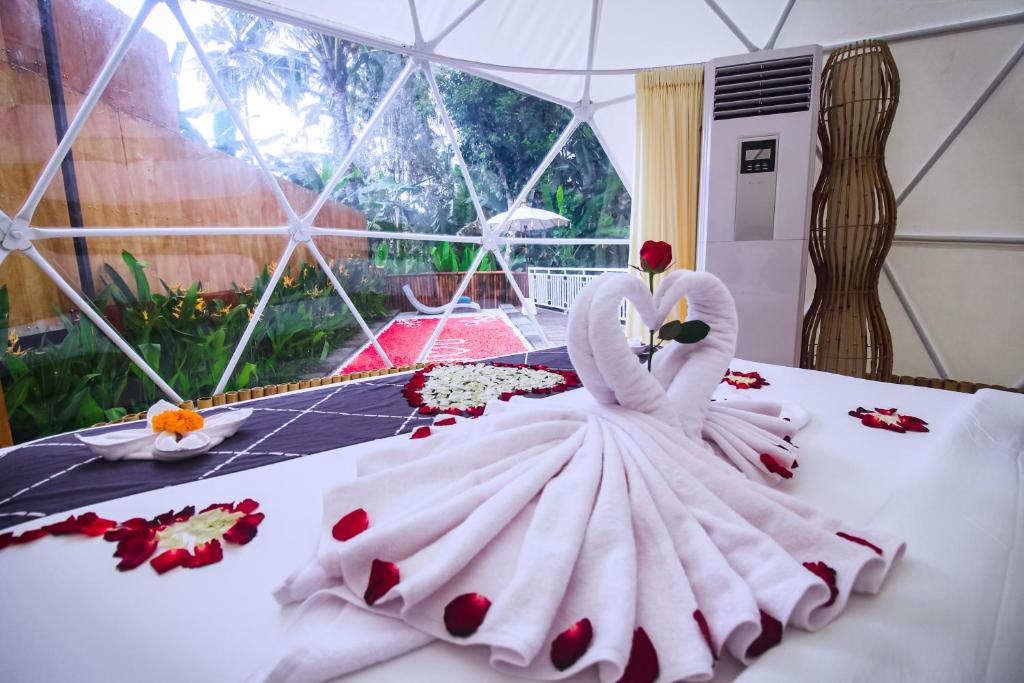Postel nebo postele na pokoji v ubytování Triyana Resort and Glamping