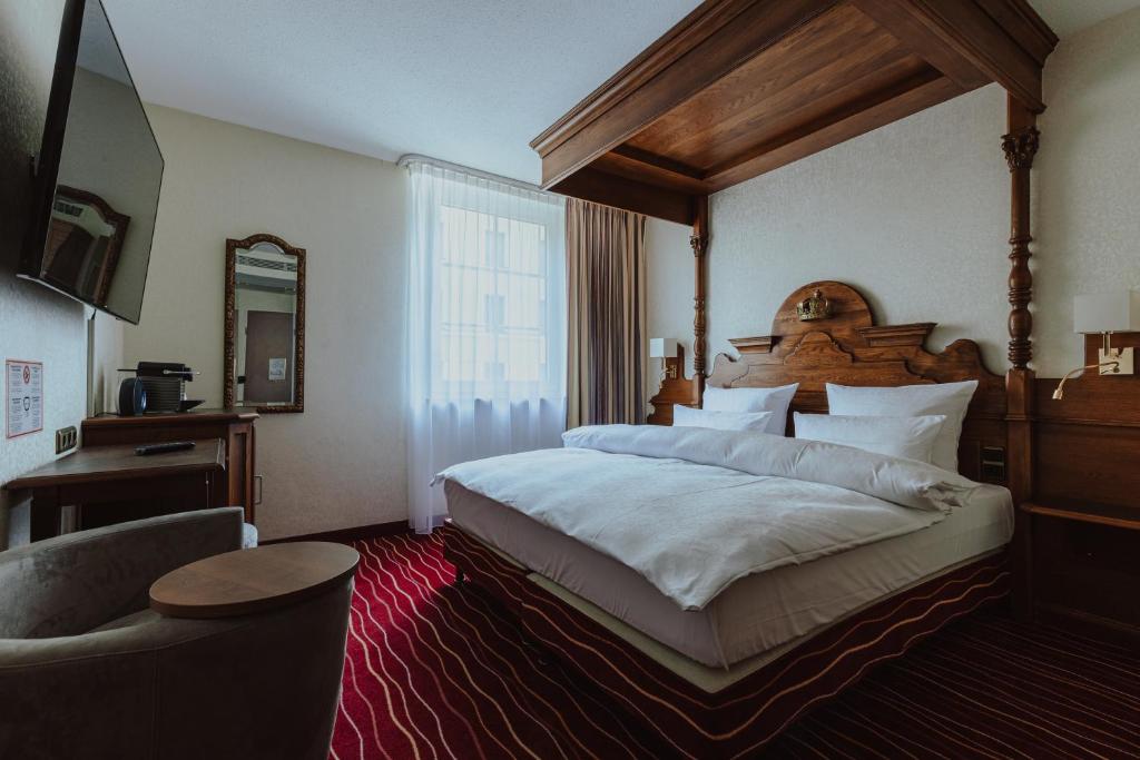 Postel nebo postele na pokoji v ubytování KING's Hotel First