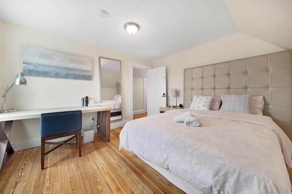 5BR 2BH Bright & Spacious Apt in Brighton - 