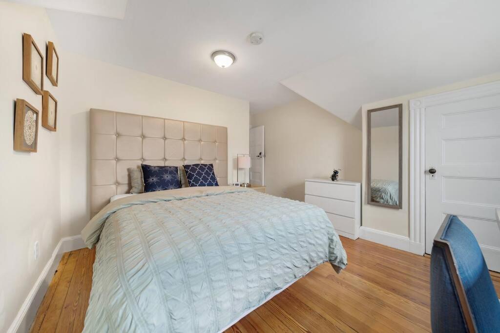 5BR 2BH Bright & Spacious Apt in Brighton - 
