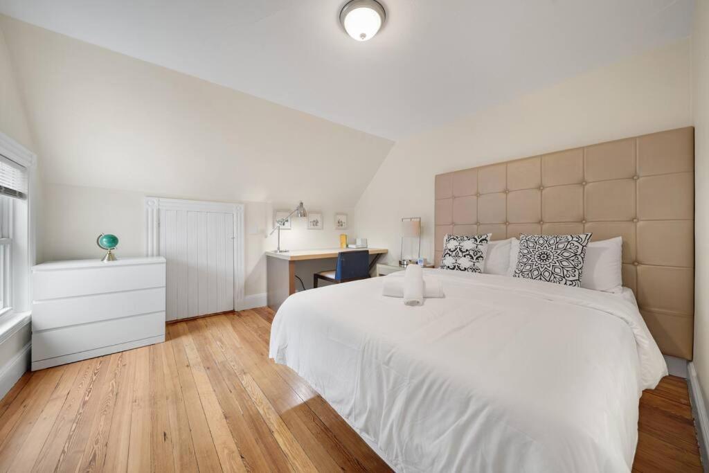 5BR 2BH Bright & Spacious Apt in Brighton - 