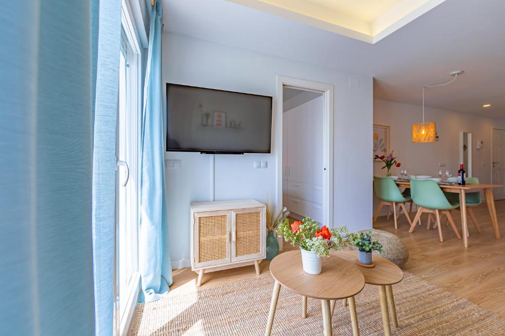 Televízia a/alebo spoločenská miestnosť v ubytovaní Ventura- Centric, Pool, WIFI and Parking