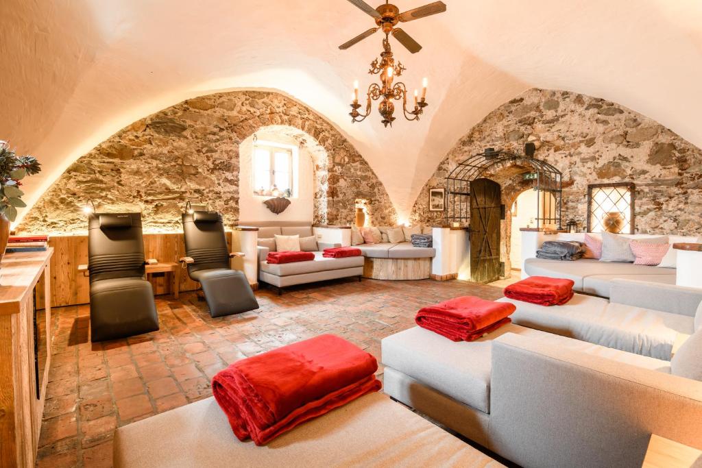 Postel nebo postele na pokoji v ubytování Landhotel Römerhof