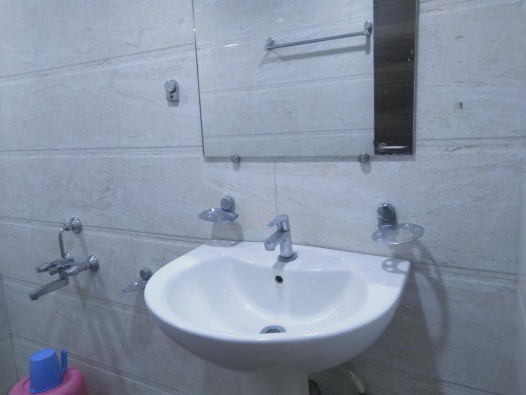 Koupelna v ubytování Sai Heera Residency Shirdi