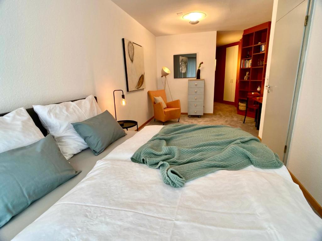 Cama o camas de una habitación en Ruhiges Terrassen-Apartment mit Blick ins Grüne