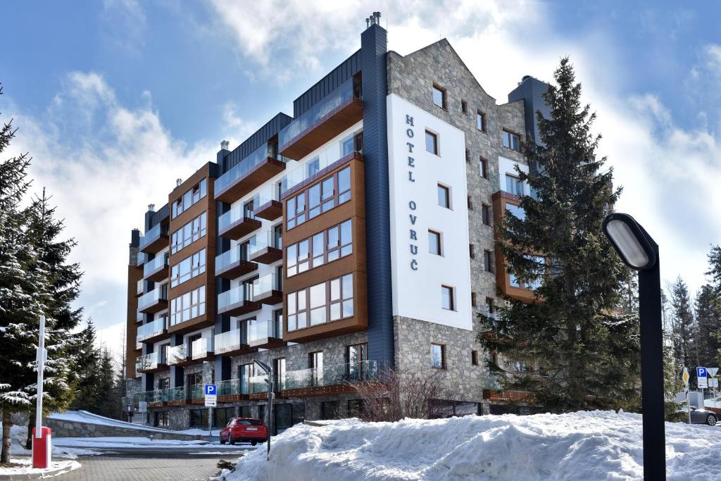 Budova, kde se aparthotel nachází