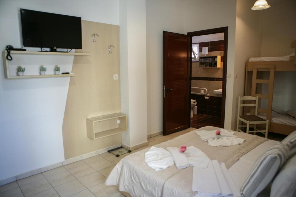 Postel nebo postele na pokoji v ubytování Hotel Karagianni
