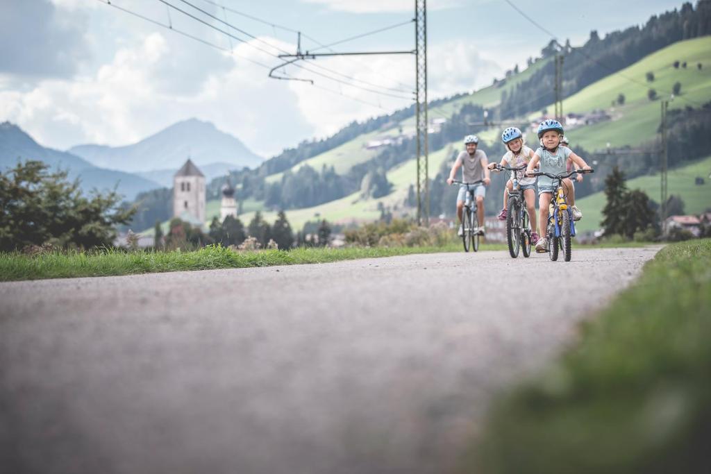 two people riding bikes down a mountain road at Aurturist S Candido Roulette in San Candido