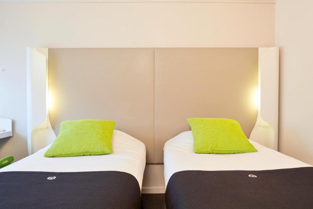 Postel nebo postele na pokoji v ubytování Campanile Hotel Senlis