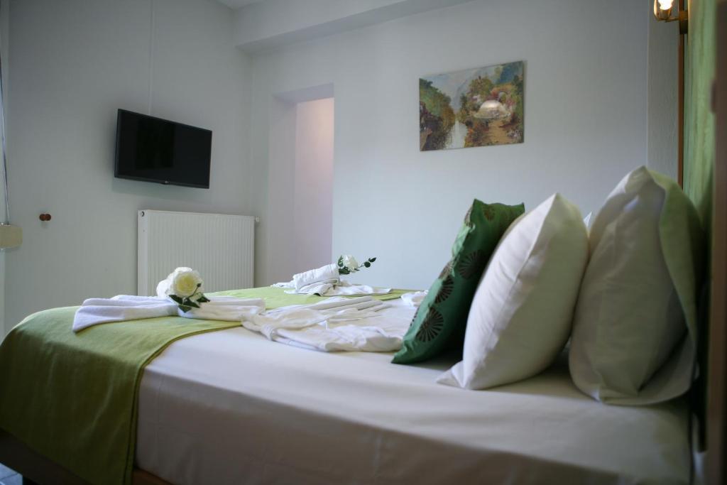 Postel nebo postele na pokoji v ubytování Hotel Karagianni