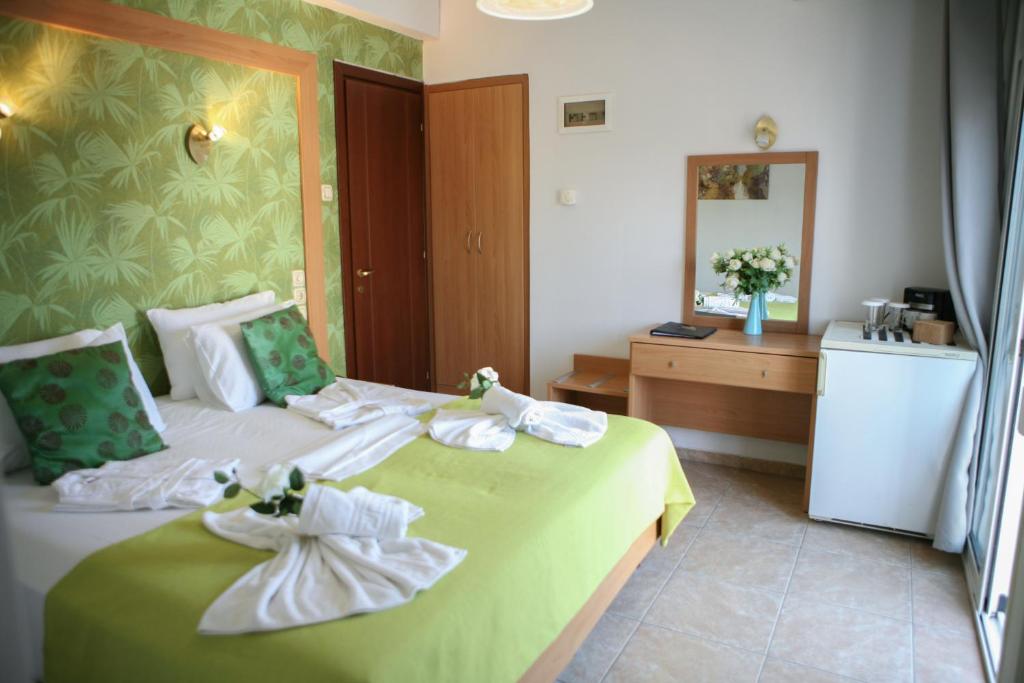 Postel nebo postele na pokoji v ubytování Hotel Karagianni
