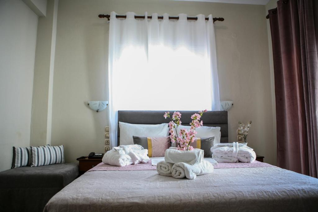 Postel nebo postele na pokoji v ubytování Hotel Karagianni