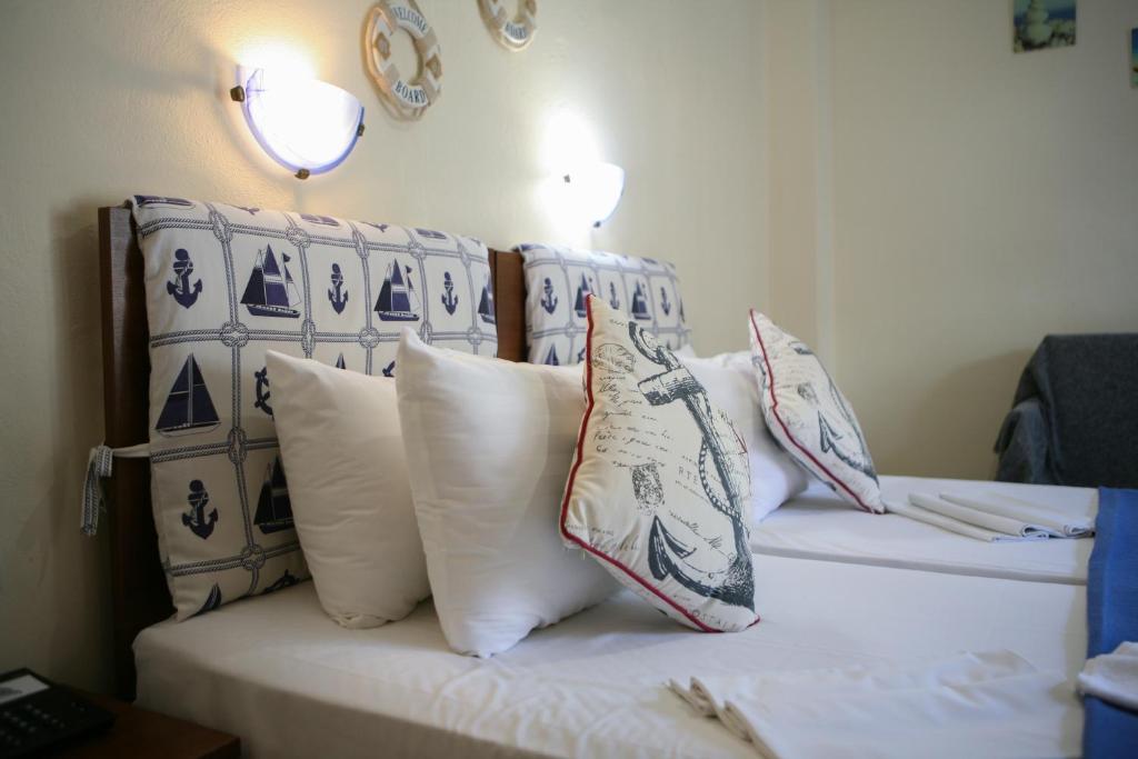 Postel nebo postele na pokoji v ubytování Hotel Karagianni