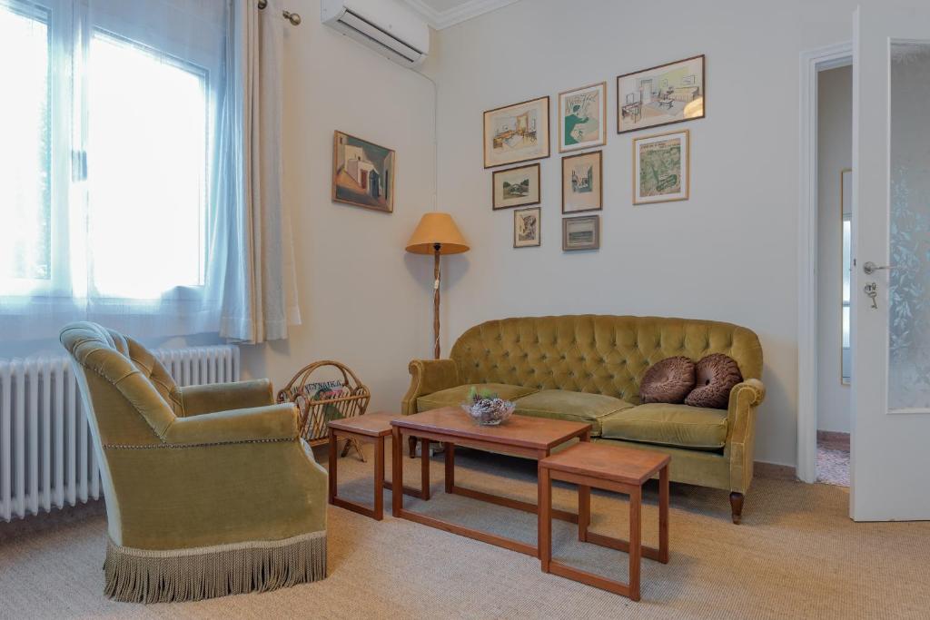 Posedenie v ubytovaní Vintage-style Garden Apartment