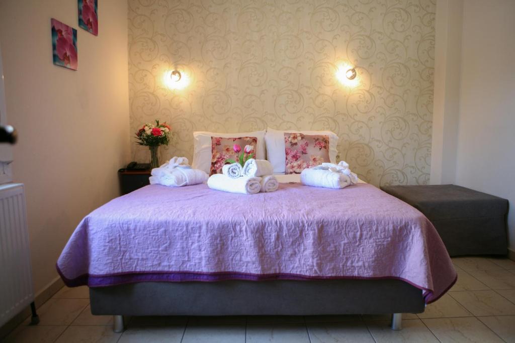 Postel nebo postele na pokoji v ubytování Hotel Karagianni