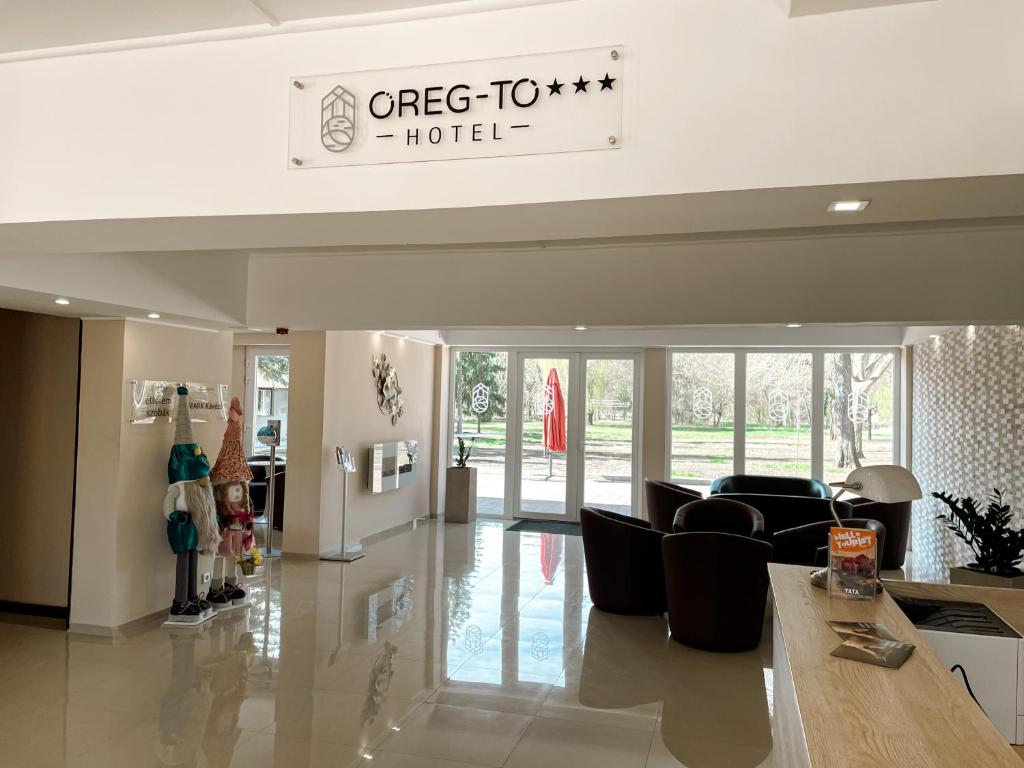 Lobby alebo recepcia v ubytovaní Öreg-tó Hotel és Rendezvénytér