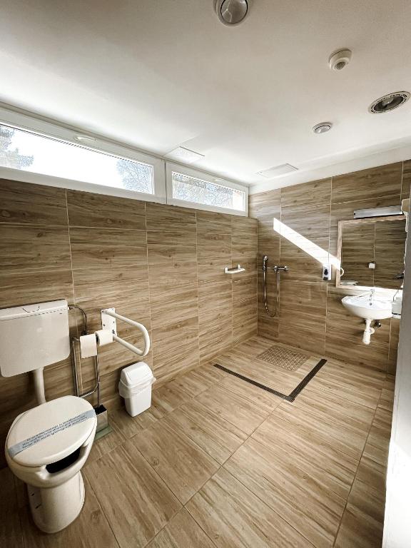 Kúpeľňa v ubytovaní Öreg-tó Hotel és Rendezvénytér