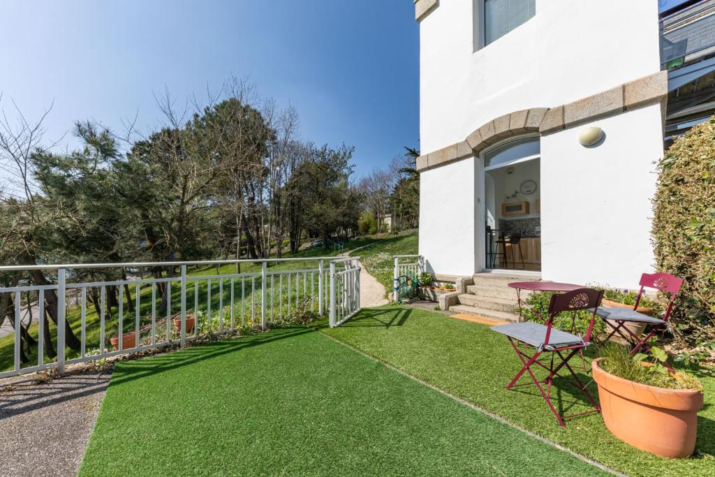 La Tour du Castel Beach - 200m de la plage - Apartamento De Estudio