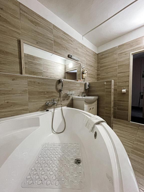 Kúpeľňa v ubytovaní Öreg-tó Hotel és Rendezvénytér