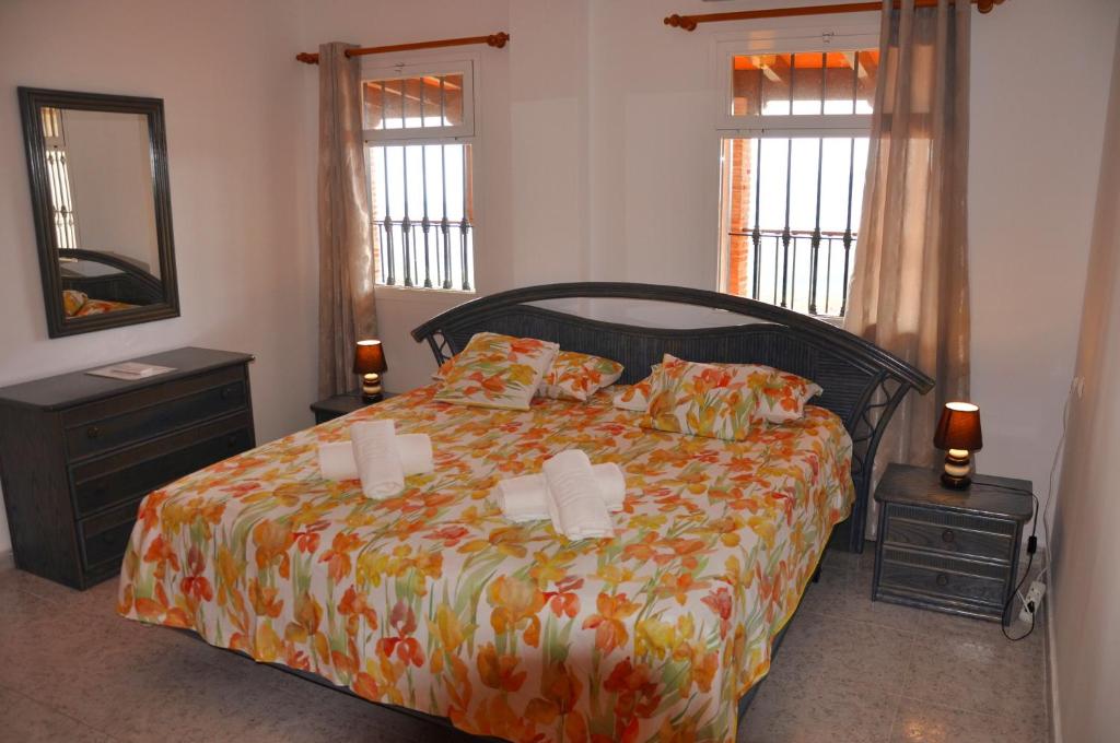 Posteľ alebo postele v izbe v ubytovaní Villa Clara beautiful villa, heated pool, 10 min beach by Rentasunnyplace