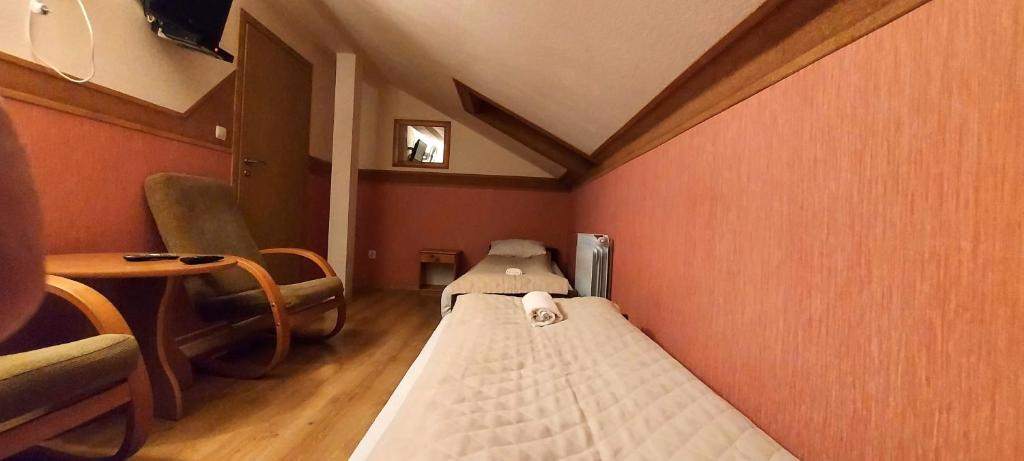 Televízia a/alebo spoločenská miestnosť v ubytovaní Motel Panorama