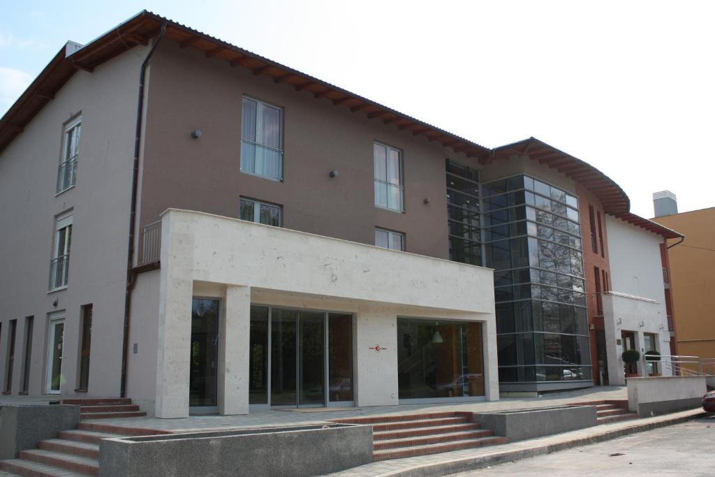 Budova, v ktorej sa hotel nachádza