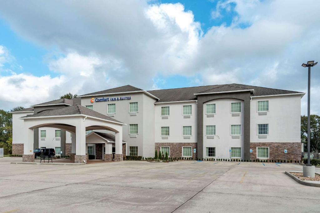 una rappresentazione di un hotel con parcheggio di Comfort Inn & Suites Scott-West Lafayette a Scott